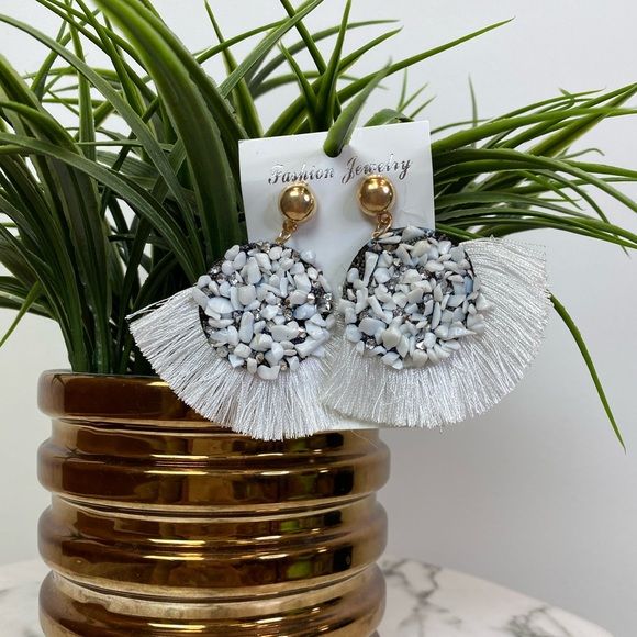 ‼️ White Stone Diamond Thread Fan Earrings - Picture 3 of 6